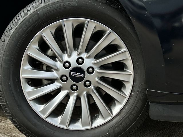 Used 2018 Burgundy Velvet Metallic Tinted Clearcoat Lincoln Premiere image 10