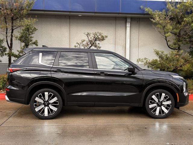 Used 2026 Black Diamond Mitsubishi SE image 3