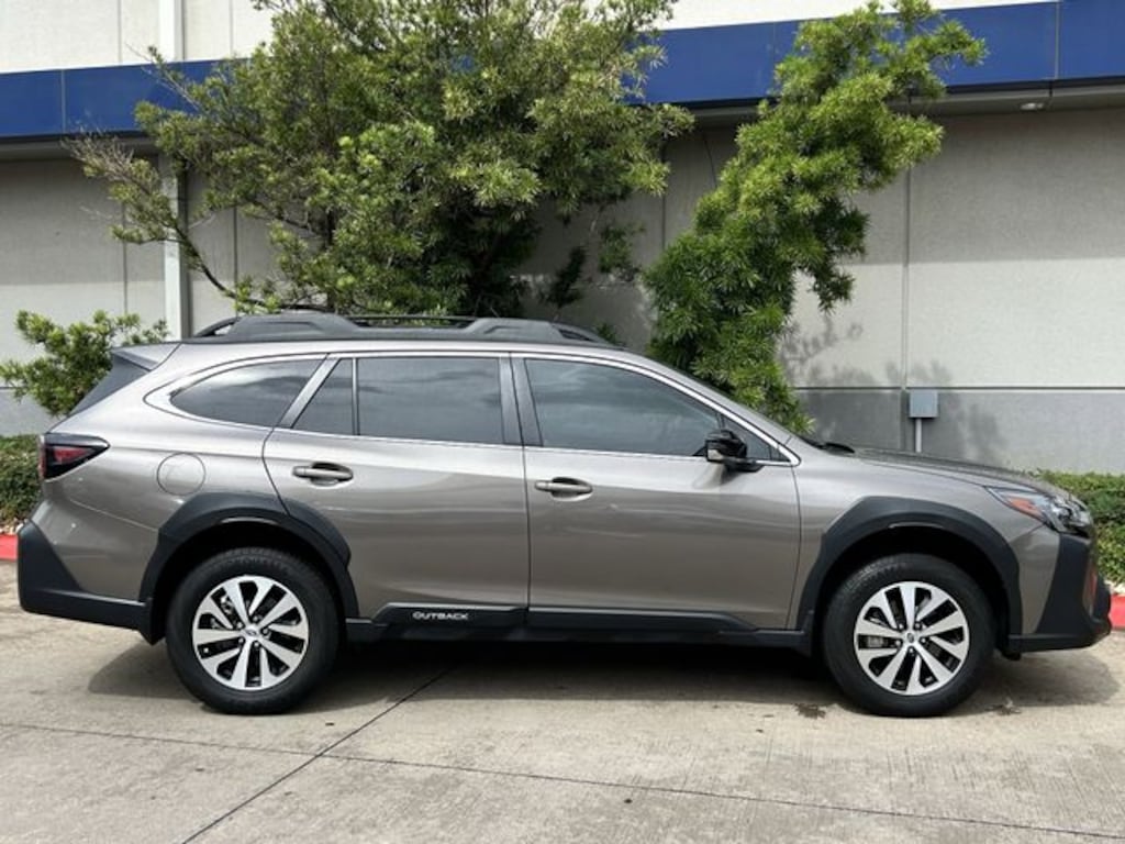 Used 2024 Subaru Outback Premium SUV