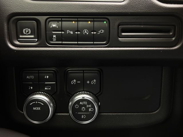 Used 2021 White Frost Tricoat GMC SLT image 24