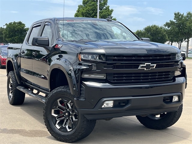 Used 2020 Chevrolet Silverado 1500 RST with VIN 3GCUYEED3LG199659 for sale in Arlington, TX