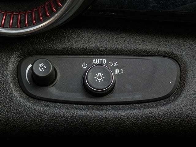 Used 2024 Summit White Chevrolet 2RS image 24