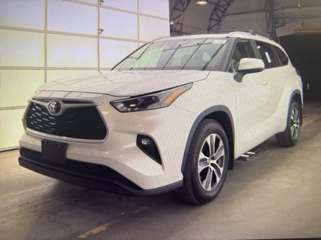 Used 2023 Toyota Highlander XLE SUV