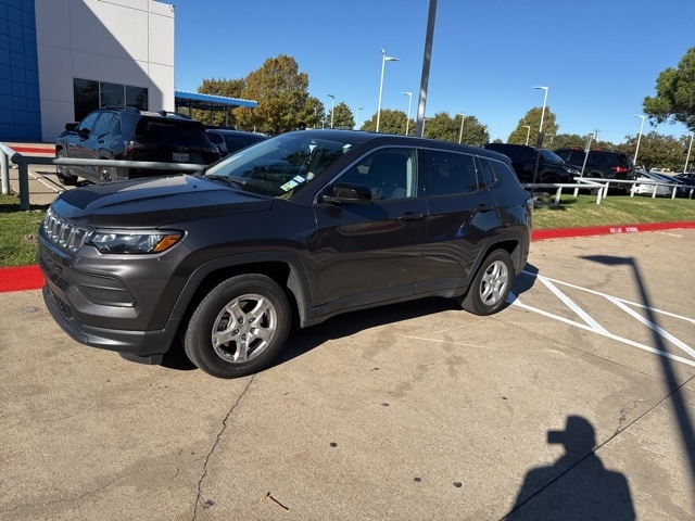 2022 Jeep Compass Sport photo 2
