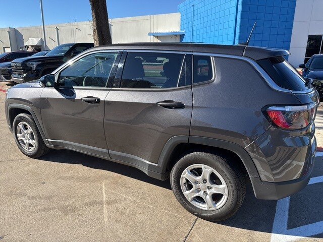 2022 Jeep Compass Sport photo 3