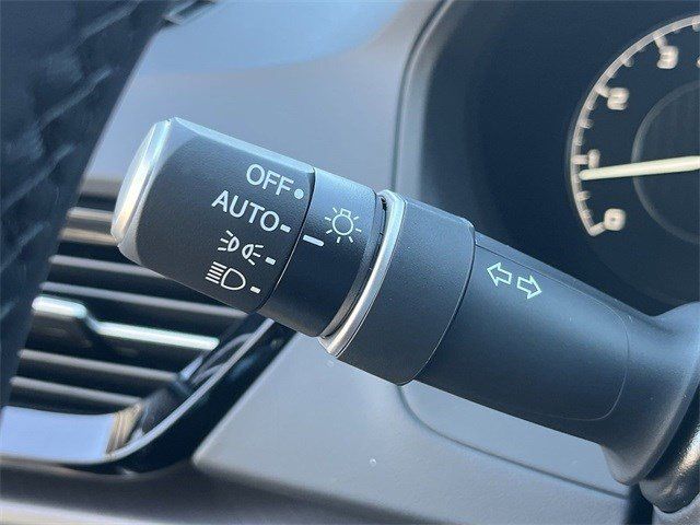 Used 2025 Platinum White Pearl Acura SH-AWD image 25