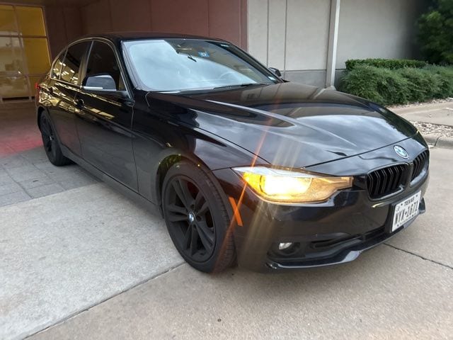 2017 BMW 3 Series 320i Sedan's photo