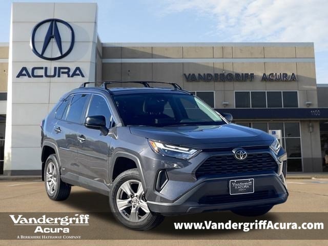 2025 Toyota RAV4 LE's photo