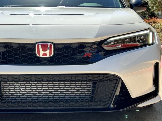 Used 2023 Championship White Honda  image 10