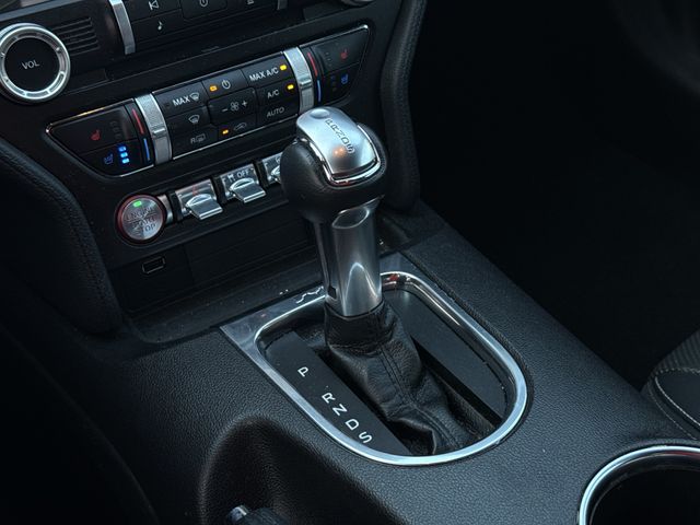 Used 2020 Magnetic Metallic Ford GT Premium image 18