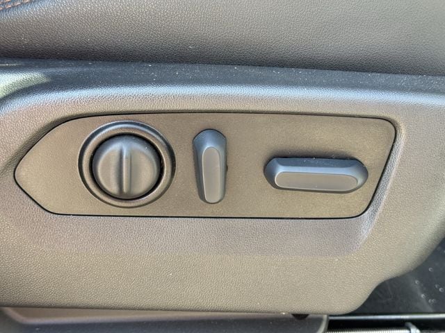 Used 2023 Summit White GMC AT4 image 27