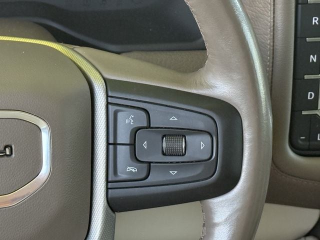 Used 2022 White Frost Tricoat GMC Denali image 14