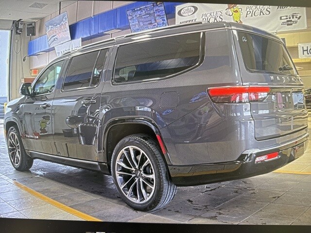 2024 Jeep Wagoneer L Series III photo 3
