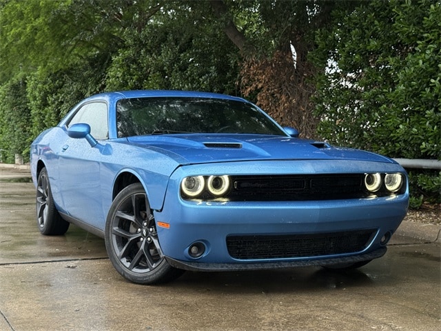 Used 2019 Dodge Challenger SXT with VIN 2C3CDZAG6KH509305 for sale in Irving, TX