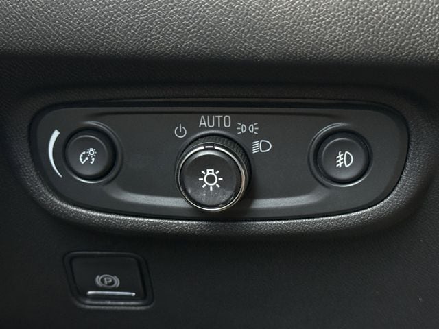 Used 2024 Ebony Twilight Metallic GMC SLT image 20