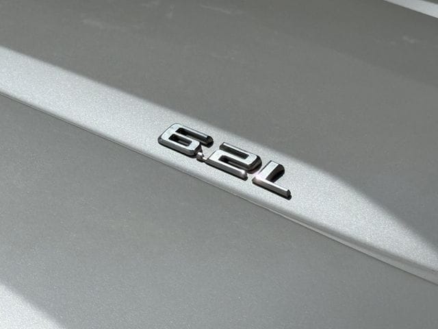Used 2023 Iridescent Pearl Tricoat Chevrolet High Country image 9