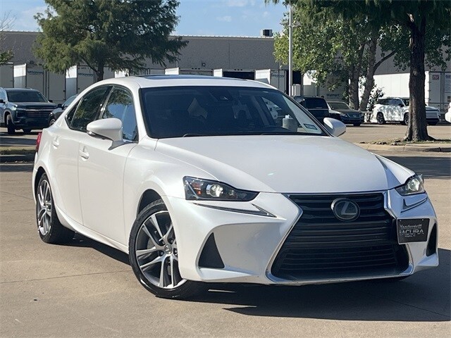 2018 Lexus IS 300 photo 2