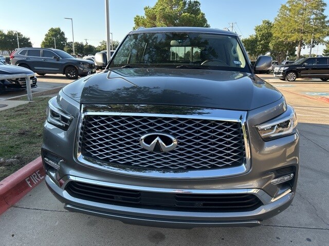 2019 Infiniti QX80 Luxe photo 2