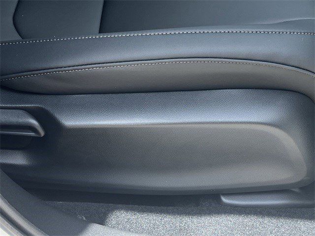 Used 2025 Platinum White Pearl Acura Base image 31