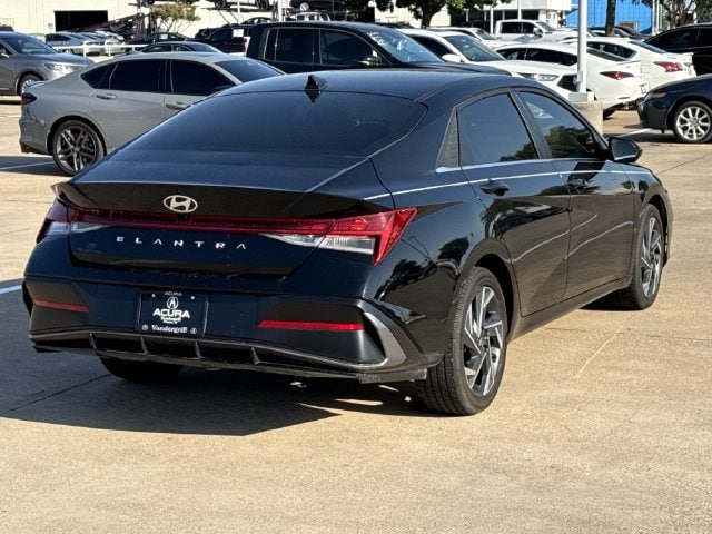 Used 2025 Abyss Black Hyundai SEL Convenience image 4