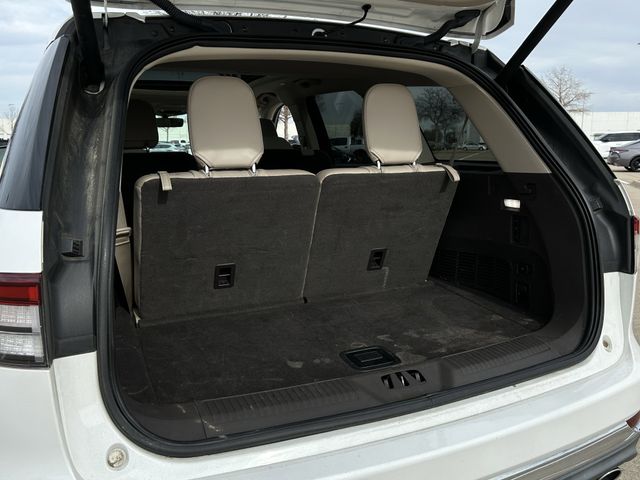 Used 2021 Pristine White Lincoln Reserve image 34