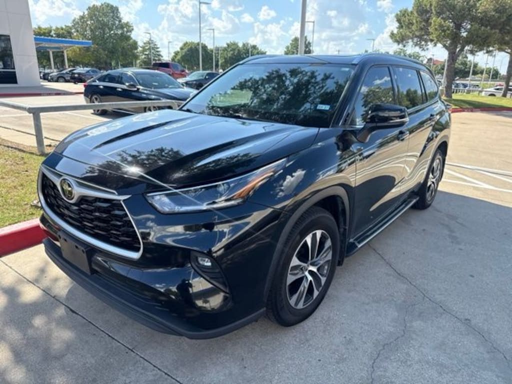 Used 2021 Toyota Highlander XLE SUV