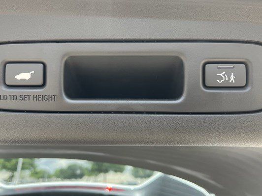 Used 2025 Platinum White Pearl Acura Base image 34