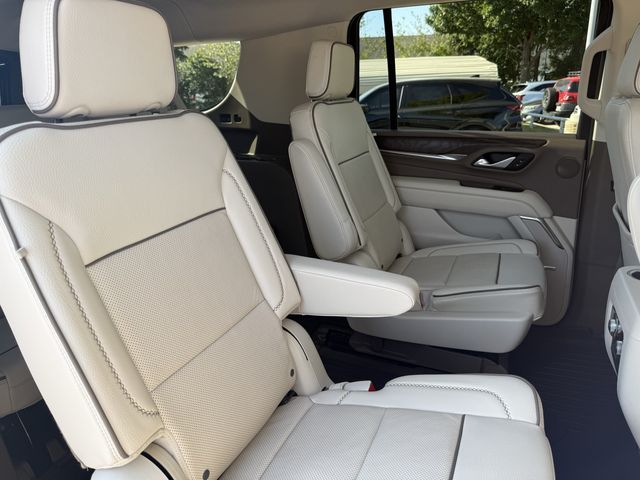 Used 2022 White Frost Tricoat GMC Denali image 27