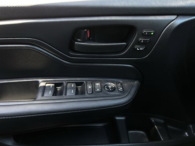 Used 2025 Modern Steel Metallic Honda EX-L image 25