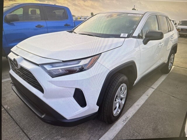 2023 Toyota RAV4 LE photo 2