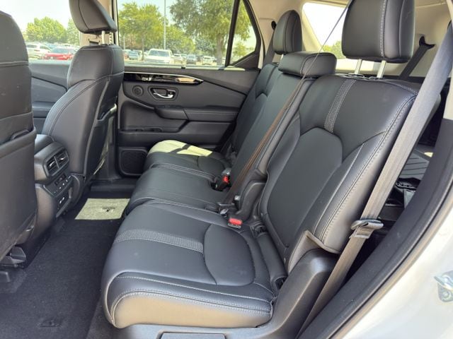 Used 2023 Platinum White Pearl Honda Touring image 24