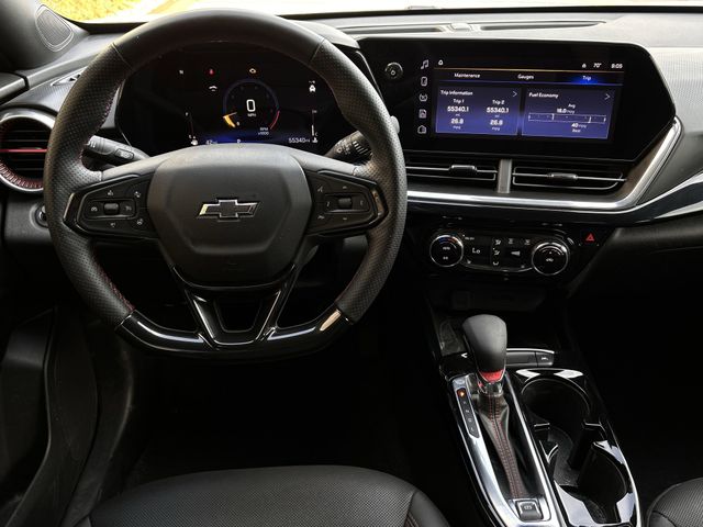 Used 2024 Summit White Chevrolet 2RS image 13