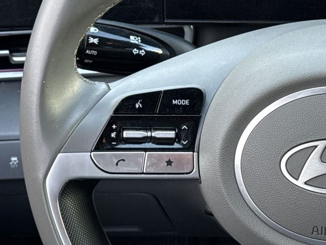 Used 2025 Abyss Black Hyundai SEL Convenience image 13