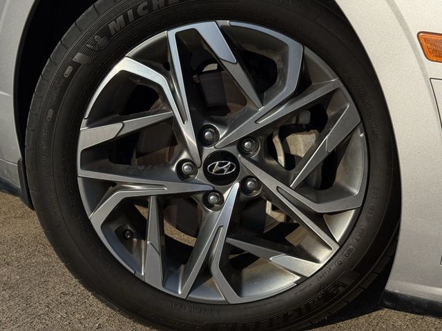 Used 2023 Curated Silver Hyundai SEL image 9