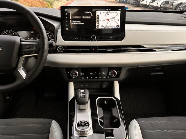 Used 2026 Black Diamond Mitsubishi SE image 18