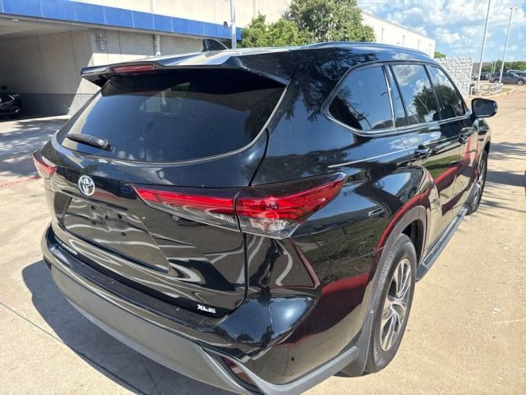 Used 2021 Toyota Highlander XLE SUV