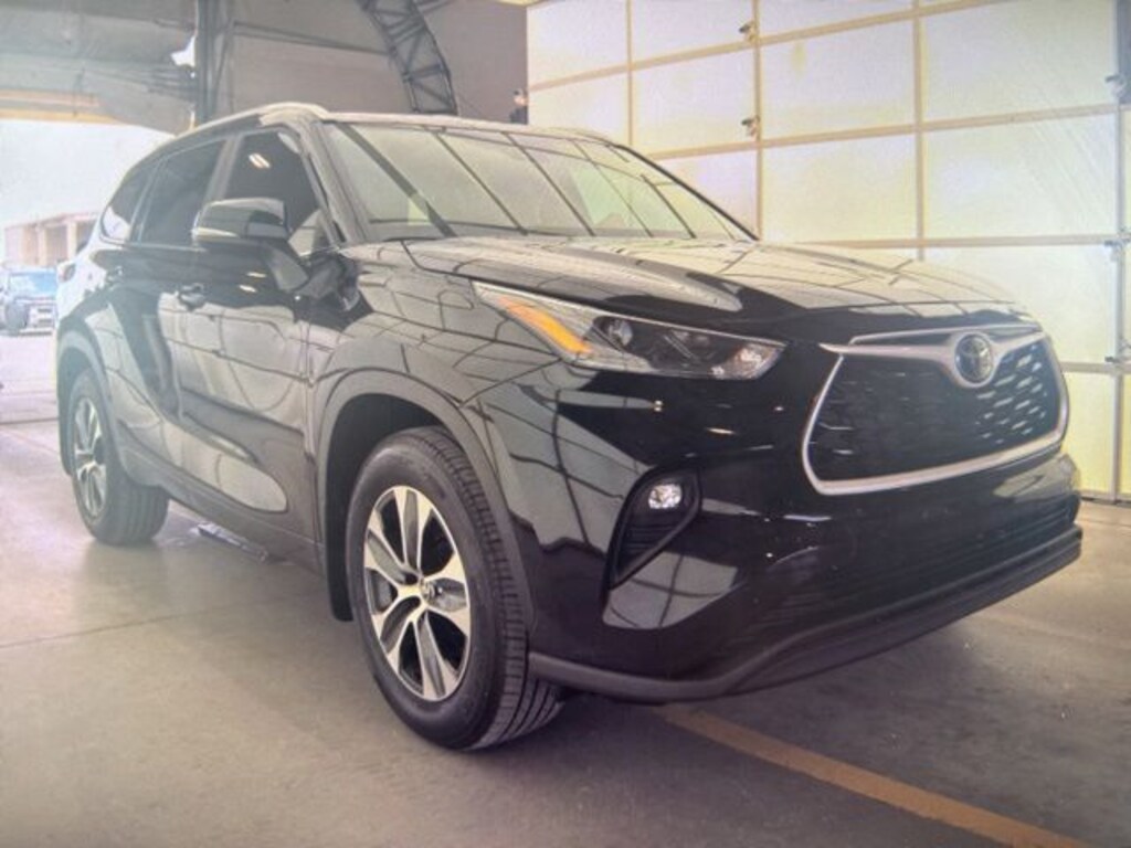 Used 2025 Toyota Highlander XLE SUV
