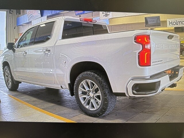 2020 Chevrolet Silverado 1500 High Country photo 2