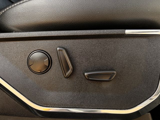 Used 2022 Star White Metallic Tri-Coat Ford Lariat image 30