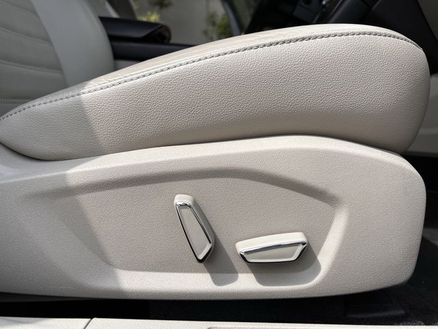 Used 2018 Magnetic Metallic Ford SE Luxury image 29