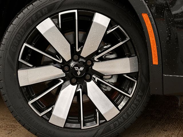 Used 2026 Black Diamond Mitsubishi SE image 11