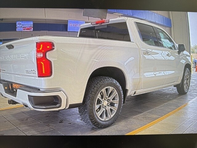 2020 Chevrolet Silverado 1500 High Country photo 3