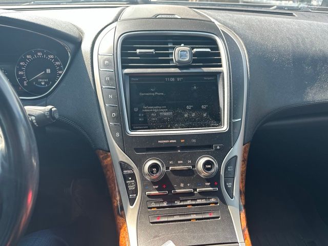 Used 2016 Luxe Metallic Lincoln Select image 3