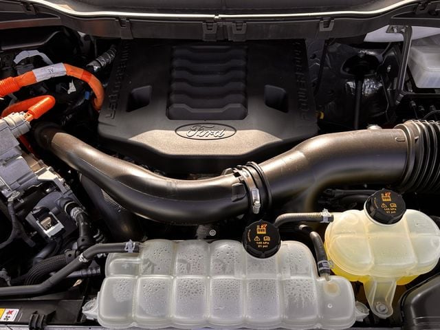 Used 2022 Star White Metallic Tri-Coat Ford Lariat image 33