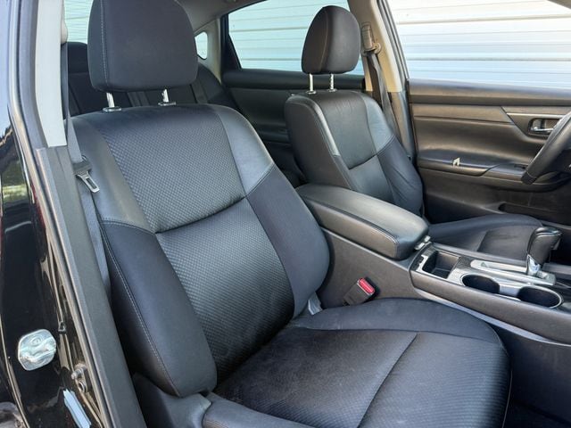 Used 2017 Super Black Nissan 2.5 SR image 25