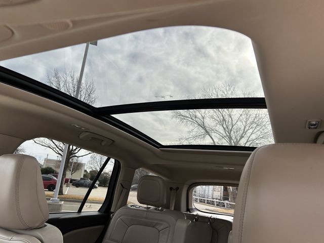 Used 2021 Pristine White Lincoln Reserve image 26