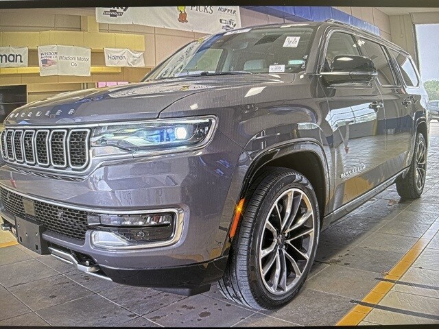2024 Jeep Wagoneer L Series III photo 2