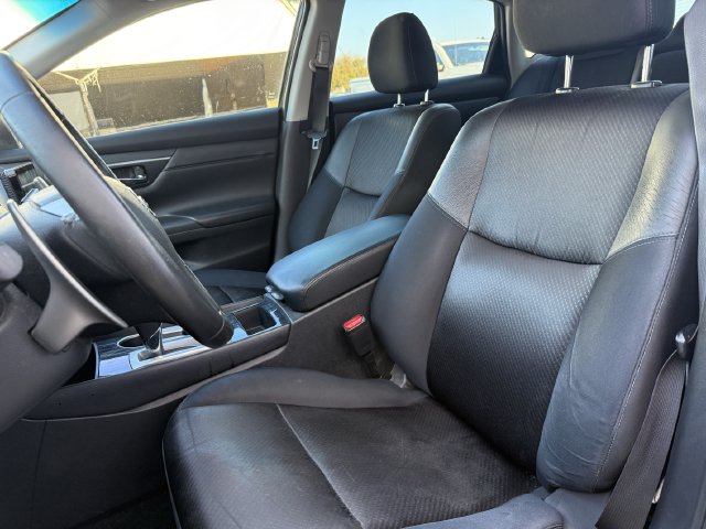 Used 2017 Super Black Nissan 2.5 SR image 23