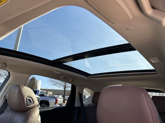 Certified Used 2022 Platinum White Pearl Acura Technology Package image 30