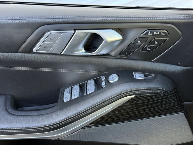 Used 2021 Carbon Black Metallic BMW M50i image 25